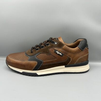 240  Australian sneakers cognac